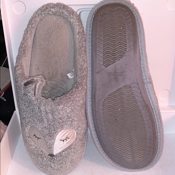 Gray slippers - Picture 2 of 2